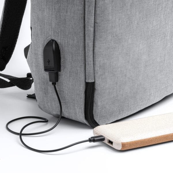 Tvari perdirbto poliestero kuprinė su USB jungtimi - Image 2